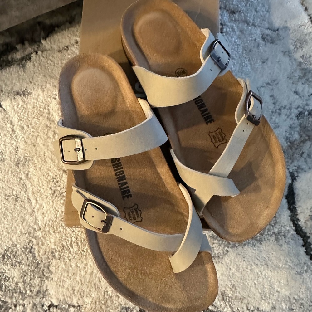 Cushionaire Women's Tan Sandals - Picture 2 of 4
